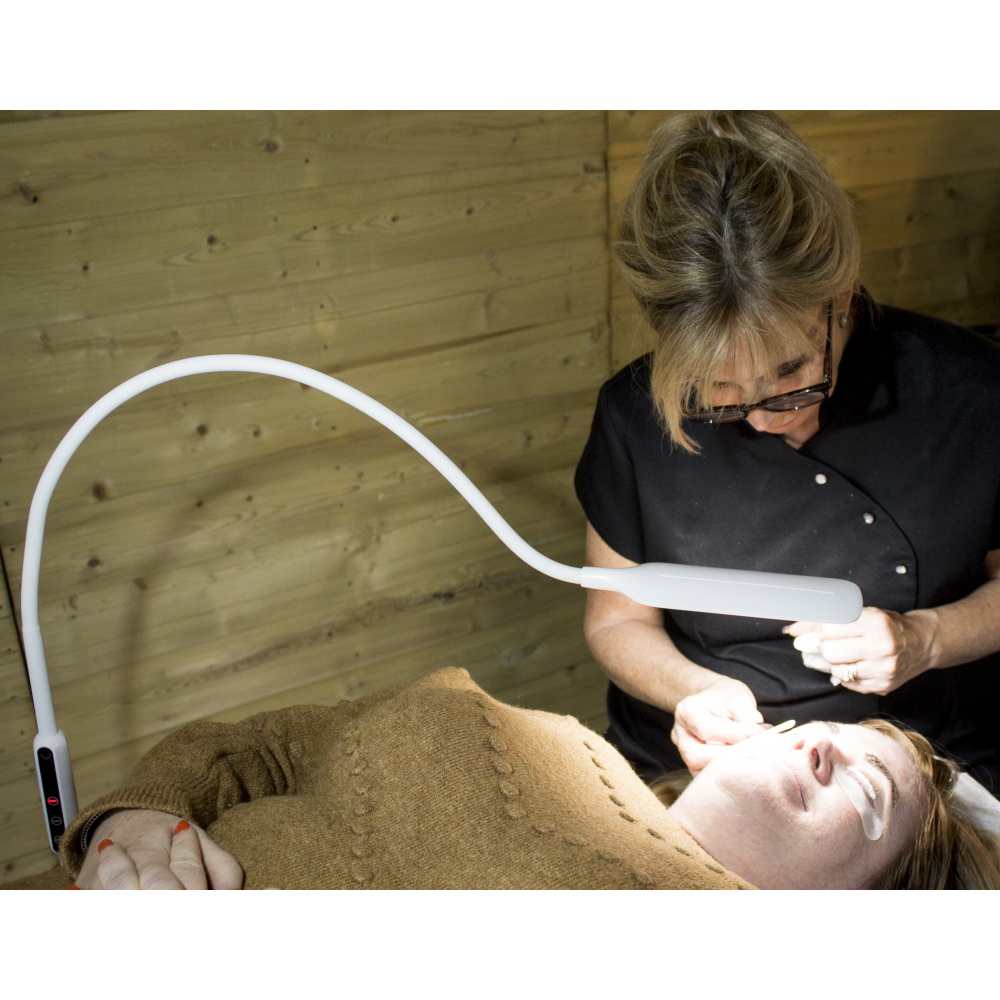 Lamp with "LUMINA" jaw